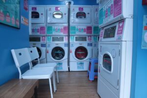Relax While You Wait Our shop features a clean resting area with 24-hour air conditioning, providing a comfortable environment while you wait for your laundry.