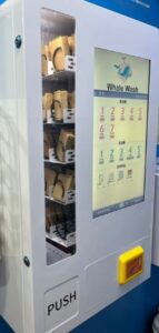 高科技觸控操作系統 高科技觸控系統，選機、付款、購買洗衣用品一站式完成，方便快捷。